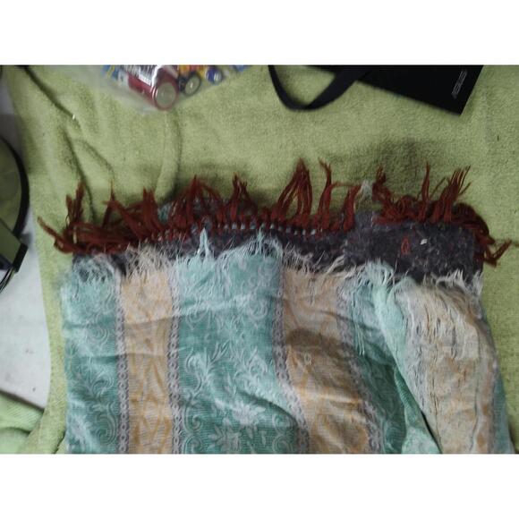 Handcrafted Traditional Decorative Rug with Intricate Patterns - Picture 6 of 6